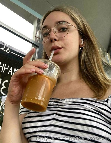 Maryrosevip  nude leaked OnlyFans photo
