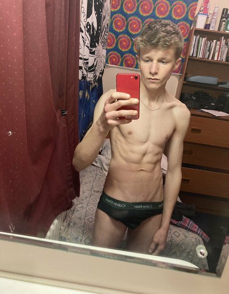 Alasti lekkinud OnlyFans-i pilt Aidentwink