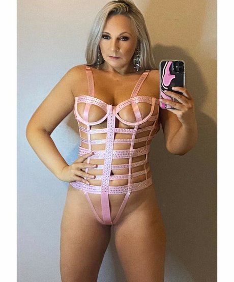 Naken lekkede OnlyFans-bilde av Lisamariesutzirl