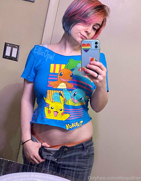 Naken läckt OnlyFans-bild av Ellieopalfree