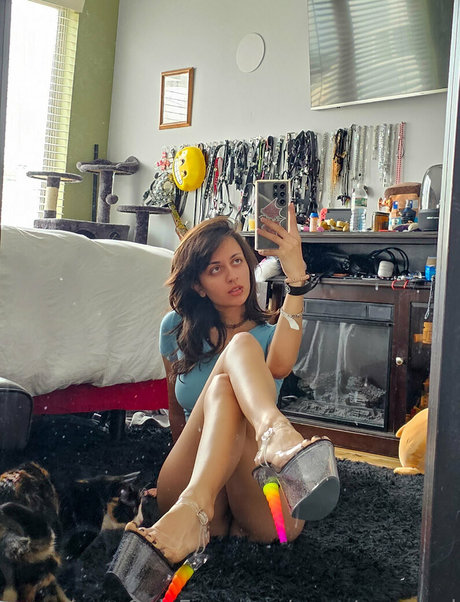 Emostonergorl