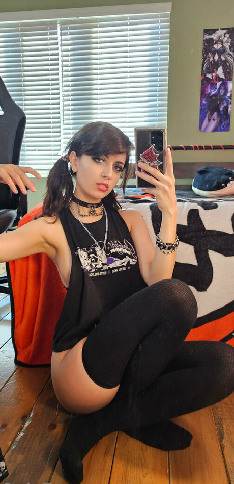 Emostonergorl