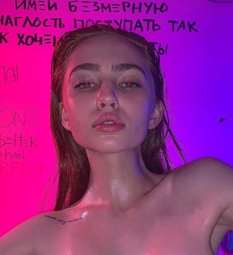 Nahá fotka uniklých OnlyFans od Renata Valliulina