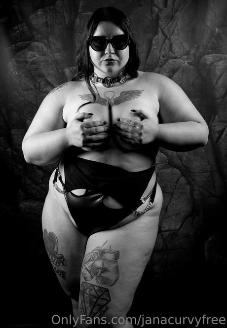 Alaston vuotanut OnlyFans-kuva Janacurvyfree