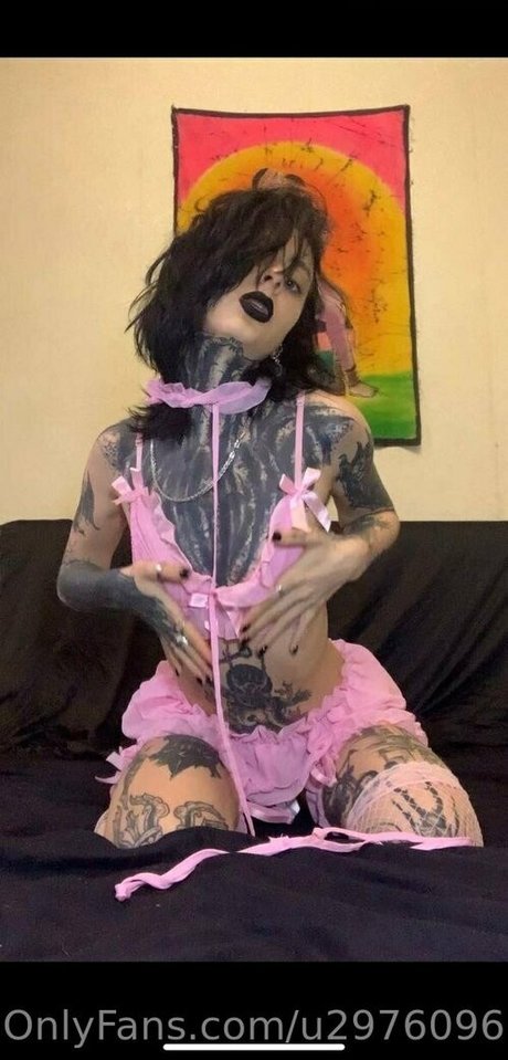 Naken lekkede OnlyFans-bilde av Drakenlady