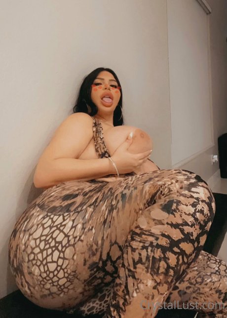 Alaston vuotanut OnlyFans-kuva Crystal Lust