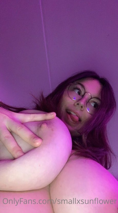 Alasti lekkinud OnlyFans-i pilt Sunflower