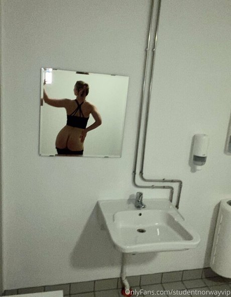 Nacktes geleaktes OnlyFans-Foto von Studentnorwayvip