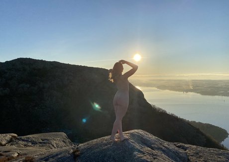 Nahá fotka uniklých OnlyFans od Studentnorwayvip