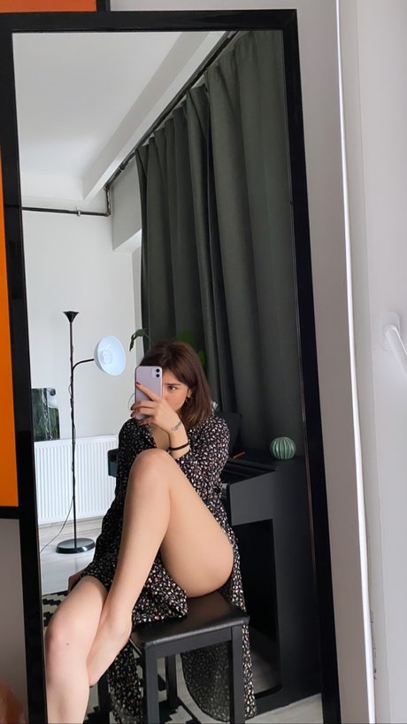Naakte gelekte OnlyFans-foto van Buse Yilmaz