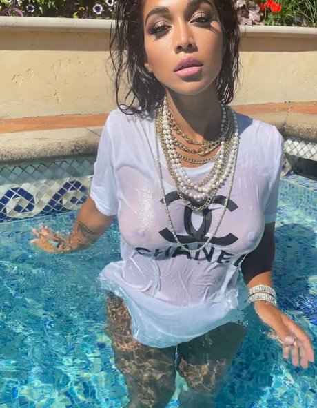 Alaston vuotanut OnlyFans-kuva Rosette
