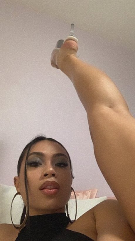 Nahá fotka uniklých OnlyFans od Sniper Queen