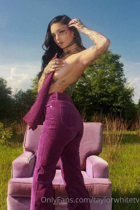 Naken lekkede OnlyFans-bilde av Taylor White