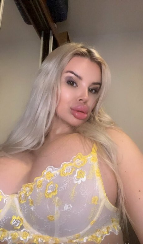 Nahá fotka uniklých OnlyFans od Barbiekristina
