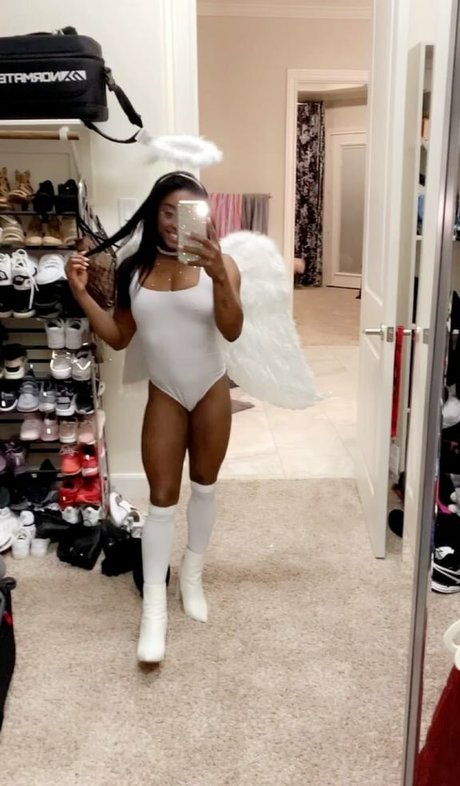 Nacktes geleaktes OnlyFans-Foto von Simone Biles