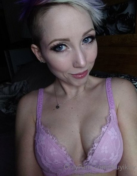 Alasti lekkinud OnlyFans-i pilt Ikuy