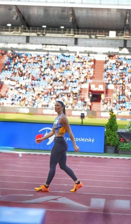 Naken lekkede OnlyFans-bilde av Michelle Jenneke
