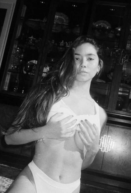 Foto di nudo di fuga di OnlyFans di Desiree Flores