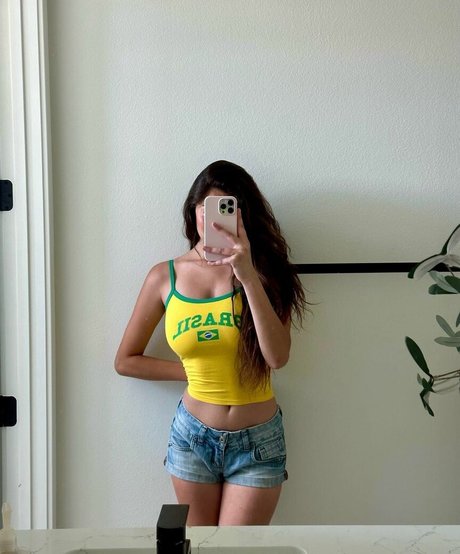 Alasti lekkinud OnlyFans-i pilt Desiree Flores