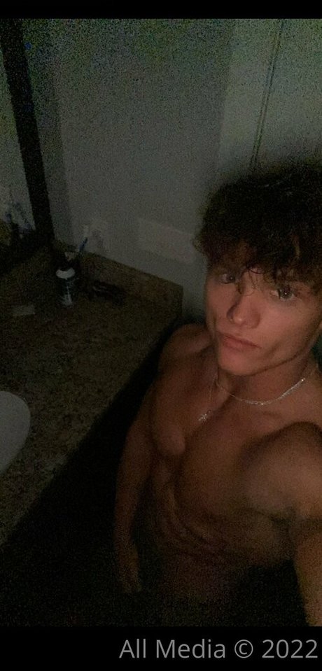 Alasti lekkinud OnlyFans-i pilt Taylorsfree