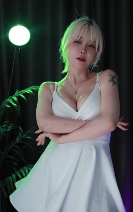 Nahá fotka uniklých OnlyFans od Newnaya