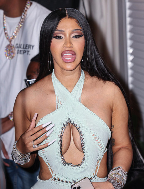 Naken lekkede OnlyFans-bilde av Cardi B