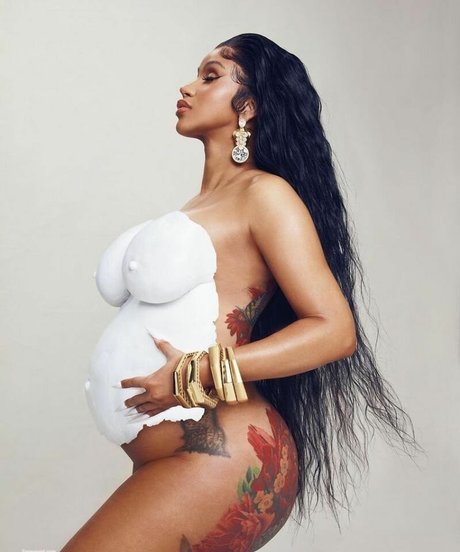 Nahá fotka uniklých OnlyFans od Cardi B