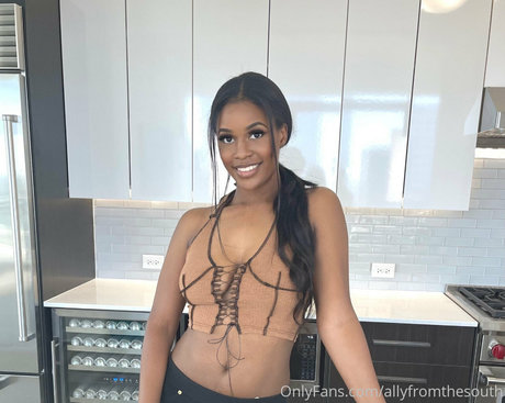 Naken lekkede OnlyFans-bilde av Allyfromthesouth