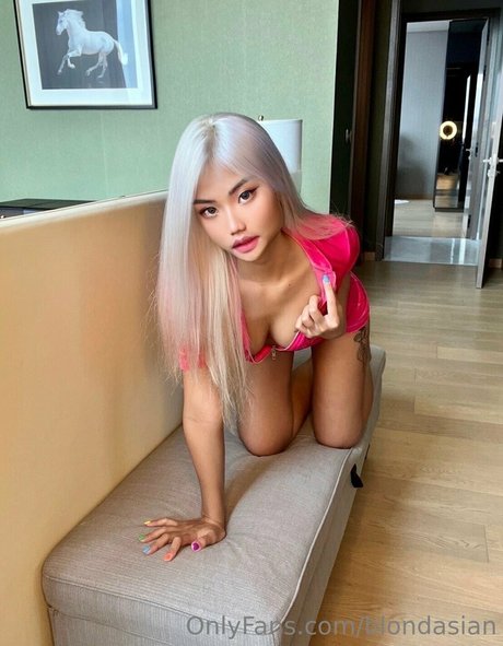 Alaston vuotanut OnlyFans-kuva Blondasian
