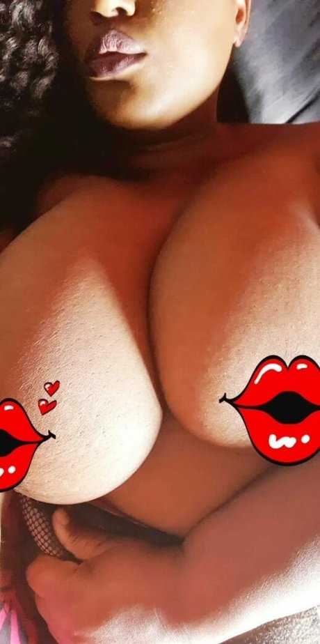 Foto desnuda filtrada de OnlyFans de Bustymalone