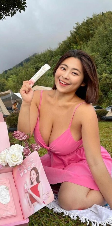 Nahá fotka uniklých OnlyFans od Yi Lin