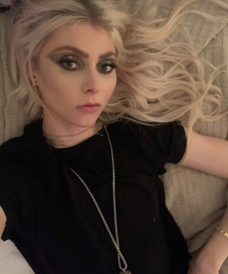 Nøgent lækket OnlyFans-billede af Taylor Momsen