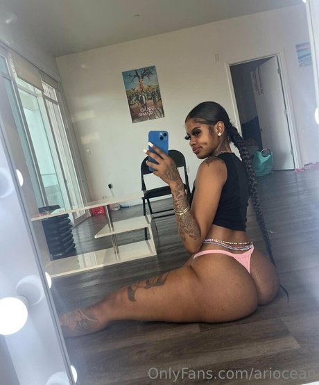 Alasti lekkinud OnlyFans-i pilt Ariocean