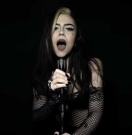 Naken lekkede OnlyFans-bilde av Violet Orlandi