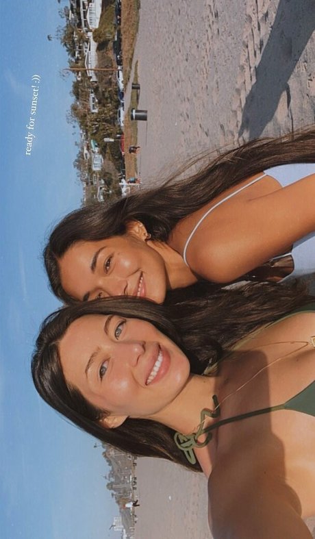 Naken lekkede OnlyFans-bilde av Anelia Moor