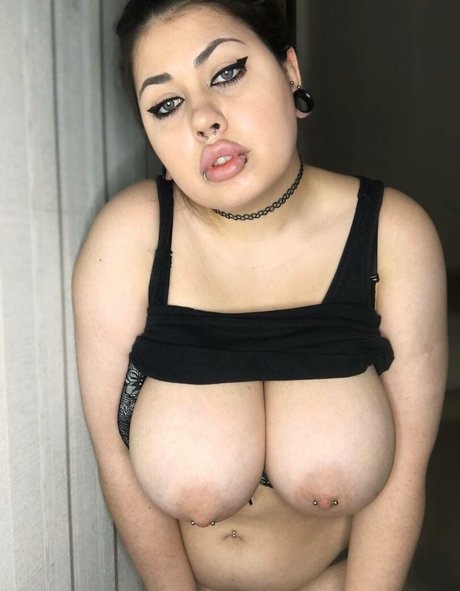 Naken lekkede OnlyFans-bilde av Mona Mia