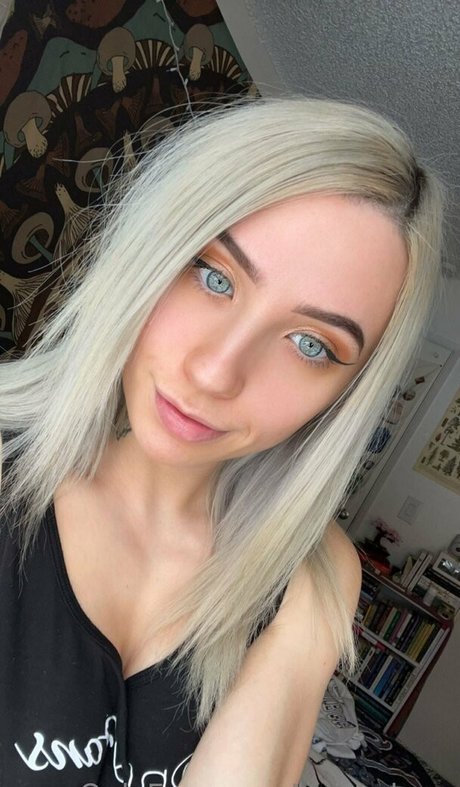 Foto di nudo di fuga di OnlyFans di Hairbyharleyy
