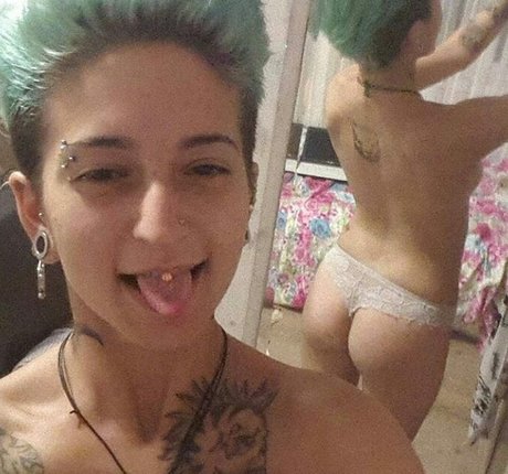 Nahá fotka uniklých OnlyFans od Yagmur Simsek