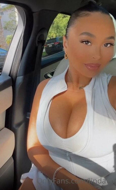Naken lekkede OnlyFans-bilde av Linda Vo