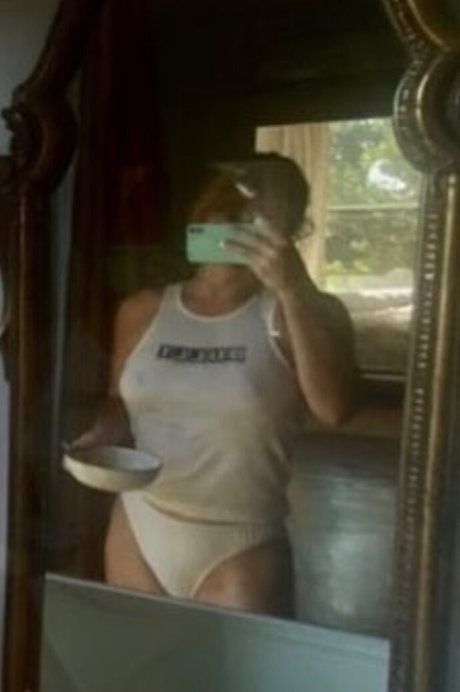 Naken läckt OnlyFans-bild av Kelli Garner