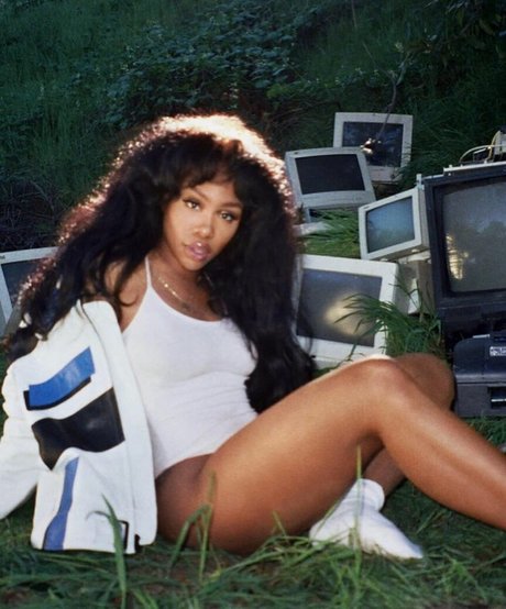 Naakte gelekte OnlyFans-foto van Sza