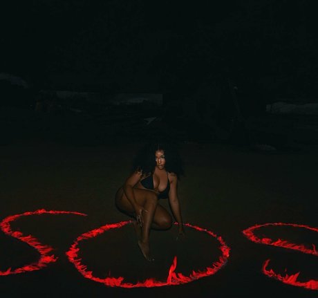 Nahá fotka uniklých OnlyFans od Sza