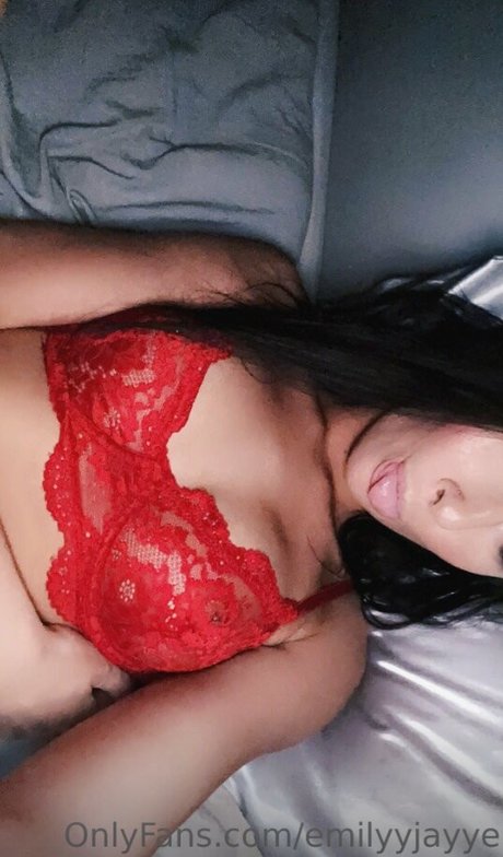 Nahá fotka uniklých OnlyFans od Emily Jaye