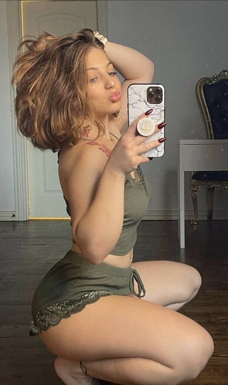 Nahá fotka uniklých OnlyFans od Hashemi Sisters