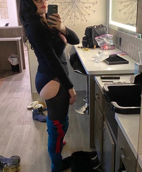 Naken lekkede OnlyFans-bilde av Kat Dennings