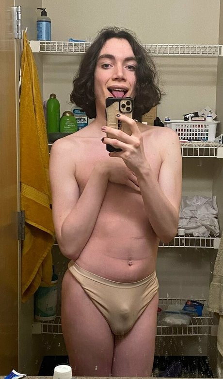 Alasti lekkinud OnlyFans-i pilt Catsnvodka