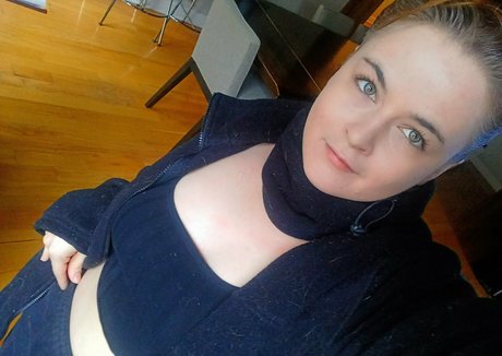 Chloelovesattention