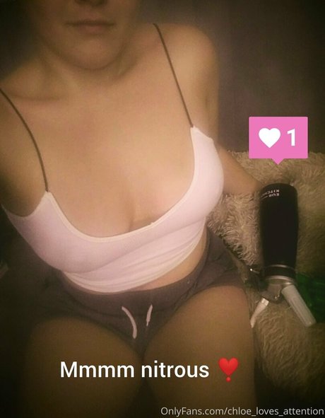 Chloelovesattention