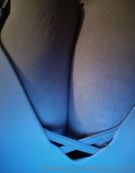 Nahá fotka uniklých OnlyFans od Dezibear1998