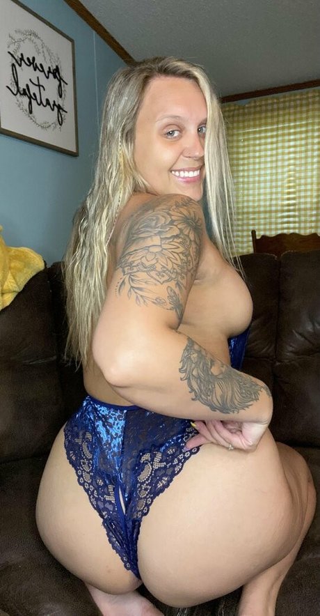 Hotblondie95